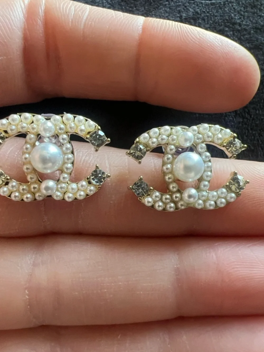 CHANEL Pearl & Crystal Earrings in Ivory and Gold - Picture 4 of 7